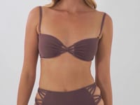 Laad en speel video af in Gallery-viewer, Video: Rio De Sol Set Set Malibu-Ebano Bandeau-Iris Highwaist-Spin-Iris