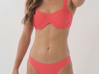 Laad en speel video af in Gallery-viewer, Video: Rio De Sol Bottom Bottom Malibu-Folia Essential-Comfy