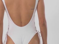 Laad en speel video af in Gallery-viewer, Video: Rio De Sol One-Piece Memphis-White Zoe