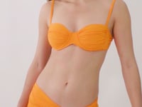 Laad en speel video af in Gallery-viewer, Video: Rio De Sol Beach Skirt Bio-Laranjada Skirt Knot