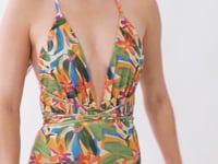 Laad en speel video af in Gallery-viewer, Video: Rio De Sol One-Piece Tropical New Vegas