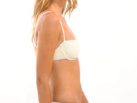 Laad en speel video af in Gallery-viewer, Video: Rio De Sol Top Top Brisa-Offwhite Juliette
