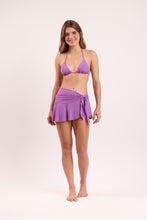 Laad de afbeelding in de Gallery-viewer, Model Front: Rio De Sol Beach Skirt Bio-Floreira Mini Skirt