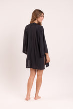 Laad de afbeelding in de Gallery-viewer, Model Back: Rio De Sol Kaftans / Cover Ups Black Kimono