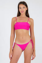 Laad de afbeelding in de Gallery-viewer, Model Front: Rio De Sol Bottom Bottom Amaranto Ibiza-Comfy