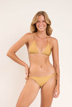 Laad de afbeelding in de Gallery-viewer, Model Front: Rio De Sol Bottom Bottom Fluity-Dourado Ibiza-Comfy