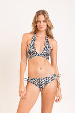 Laad de afbeelding in de Gallery-viewer, Model Front: Rio De Sol Bottom Bottom Ikat Madrid