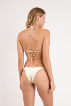 Laad de afbeelding in de Gallery-viewer, Model Back: Rio De Sol Bottom Bottom Touch-Natural Amora