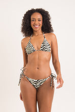 Laad de afbeelding in de Gallery-viewer, Model Front: Rio De Sol Bottom Bottom Wild-Black Lacinho