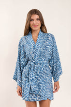 Laad de afbeelding in de Gallery-viewer, Model Front: Rio De Sol Kaftans / Cover Ups Chuva Kimono
