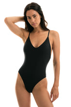 Laad de afbeelding in de Gallery-viewer, Model Front: Rio De Sol One-Piece Cloque Preto Hype