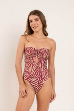 Laad de afbeelding in de Gallery-viewer, Model Front: Rio De Sol One-Piece Dune Sara-Op