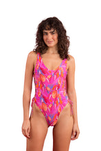 Laad de afbeelding in de Gallery-viewer, Model Front: Rio De Sol One-Piece Flavors Zoe