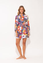 Laad de afbeelding in de Gallery-viewer, Model Front: Rio De Sol Kaftans / Cover Ups Garden-Flower Kimono