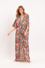 Laad de afbeelding in de Gallery-viewer, Model Front: Rio De Sol Maxi Dresses Jungle Long Dress