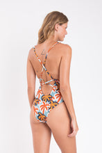 Laad de afbeelding in de Gallery-viewer, Model Back: Rio De Sol One-Piece Kauai Sunny