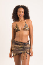Laad de afbeelding in de Gallery-viewer, Model Front: Rio De Sol Beach Skirt Leo Skirt-Rushed