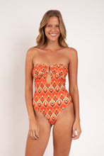Laad de afbeelding in de Gallery-viewer, Model Front: Rio De Sol One-Piece Maracai Sara-Op