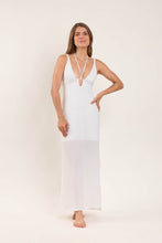 Laad de afbeelding in de Gallery-viewer, Model Front: Rio De Sol Maxi Dresses Memphis-White Saida Yara