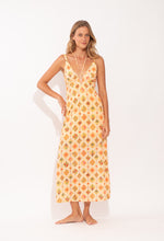 Laad de afbeelding in de Gallery-viewer, Model Front: Rio De Sol Maxi Dresses Mosaico Saida Yara