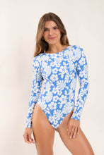 Laad de afbeelding in de Gallery-viewer, Model Front: Rio De Sol One-Piece Pua-Pacifica Surf