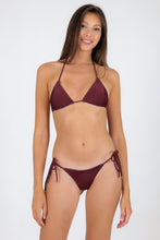 Laad de afbeelding in de Gallery-viewer, Model Front: Rio De Sol Set Set Barolo Tri-Inv Cheeky-Tie