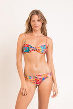 Laad de afbeelding in de Gallery-viewer, Model Front: Rio De Sol Set Set Love-Trip Bandeau-Joy Essential-Comfy