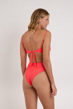 Laad de afbeelding in de Gallery-viewer, Model Back: Rio De Sol Set Set Malibu-Folia Bandeau-Iris Highwaist-Spin-Iris
