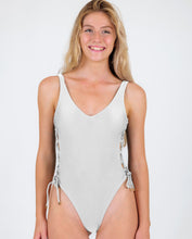 Laad de afbeelding in de Gallery-viewer, Gallery: Rio De Sol One-Piece Shimmer-White Zoe