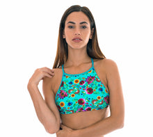 Laad de afbeelding in de Gallery-viewer, Model Front: Rio De Sol Top Soutien Bloom Cropped