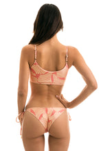Laad de afbeelding in de Gallery-viewer, Model Back: Rio De Sol Top Top Banana Rose Bra