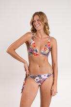 Laad de afbeelding in de Gallery-viewer, Model Front: Rio De Sol Top Top Garden-Flower Alba