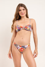 Laad de afbeelding in de Gallery-viewer, Model Front: Rio De Sol Top Top Garden-Flower Bandeau-Joy