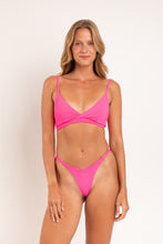 Laad de afbeelding in de Gallery-viewer, Model Front: Rio De Sol Top Top Mtx-Ultrapink Paola
