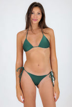 Laad de afbeelding in de Gallery-viewer, Model Front: Rio De Sol Top Top Palace Tri-Rope