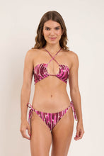 Laad de afbeelding in de Gallery-viewer, Model Front: Rio De Sol Top Top Shade Camille