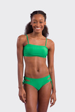 Laad de afbeelding in de Gallery-viewer, Model Front: Rio De Sol Top Top Tambourine Bandeau-Reto