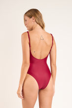 Laad de afbeelding in de Gallery-viewer, Model Back: Rio De Sol One-Piece Touch-Carmim Tina