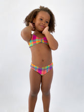 Laad de afbeelding in de Gallery-viewer, Model Front: Rio De Sol Girl's Two-Piece Tulip-Garden Kids