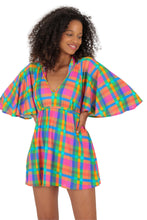 Laad de afbeelding in de Gallery-viewer, Model Front: Rio De Sol Mini Dress Tulip-Garden Mini Dress