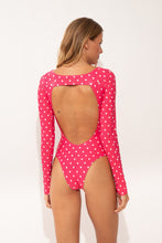 Laad de afbeelding in de Gallery-viewer, Model Back: Wednesday In Hawaii By Rio De Sol One-Piece Kiko-Guava Surf
