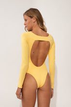 Laad de afbeelding in de Gallery-viewer, Model Back: Wednesday In Hawaii By Rio De Sol One-Piece Lilikoi Surf