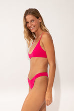 Laad de afbeelding in de Gallery-viewer, Image 04: Wednesday In Hawaii By Rio De Sol Top Top Guava Hana