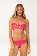 Laad de afbeelding in de Gallery-viewer, Model Front: Wednesday In Hawaii By Rio De Sol Top Top Kiko-Guava Lani