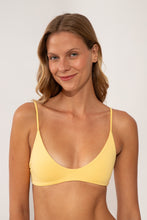 Laad de afbeelding in de Gallery-viewer, Gallery: Wednesday In Hawaii By Rio De Sol Top Top Lilikoi Hana