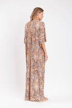Laad de afbeelding in de Gallery-viewer, Model Back: Rio De Sol Maxi Dresses Leopard Long Dress
