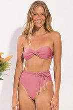 Laad de afbeelding in de Gallery-viewer, Gallery: Rio De Sol Set Set Shimmer-Confetti Twist Belted-High-Waist
