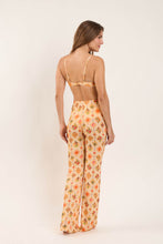 Laad de afbeelding in de Gallery-viewer, Model Back: Rio De Sol Beach Trousers Mosaico Pants Lana
