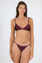 Laad de afbeelding in de Gallery-viewer, Model Front: Rio De Sol Set Set Barolo Tri-Fixo California
