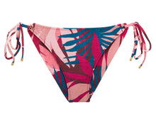Laad de afbeelding in de Gallery-viewer, Model Front: Rio De Sol Bottom Bottom Yucca Comfort
